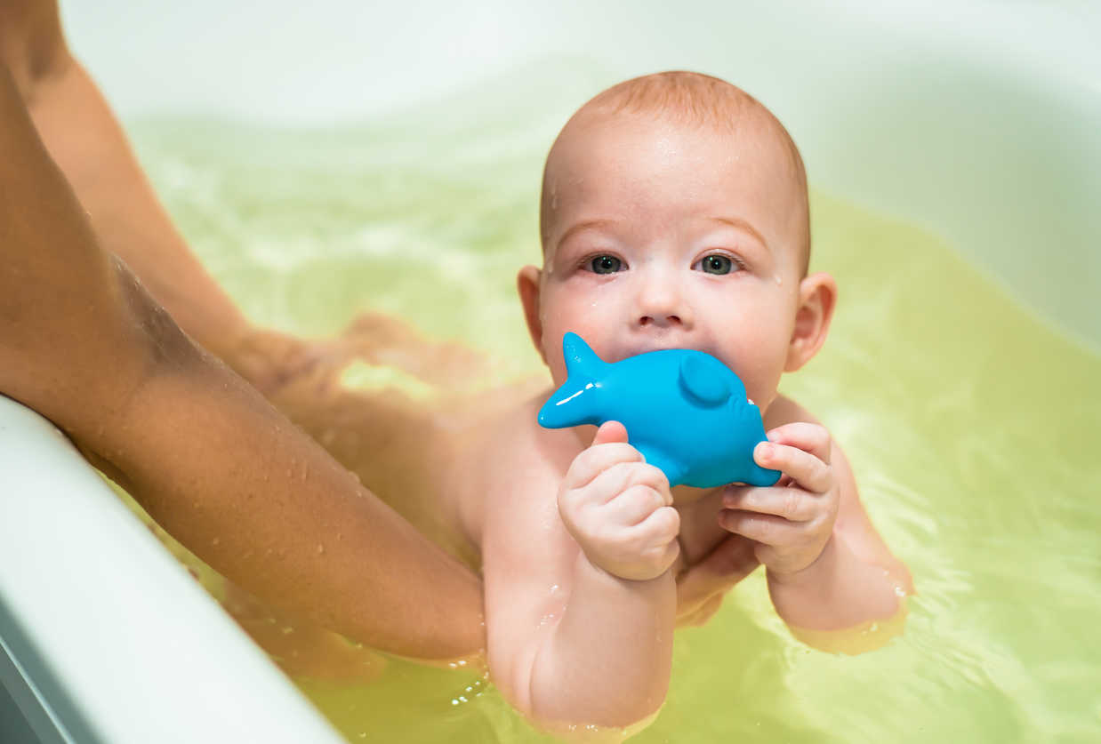 Baby plávanie: Ako stimulovať a rozvíjať bábätko vo vode - vani do 6 mesiacov