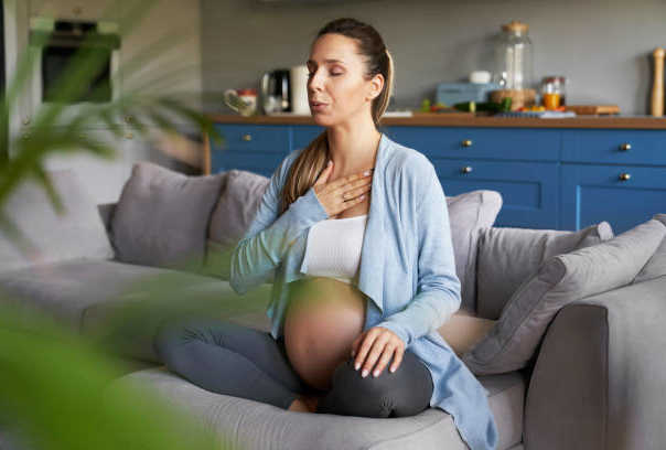 Úľavové polohy a pomôcky počas pôrodu
