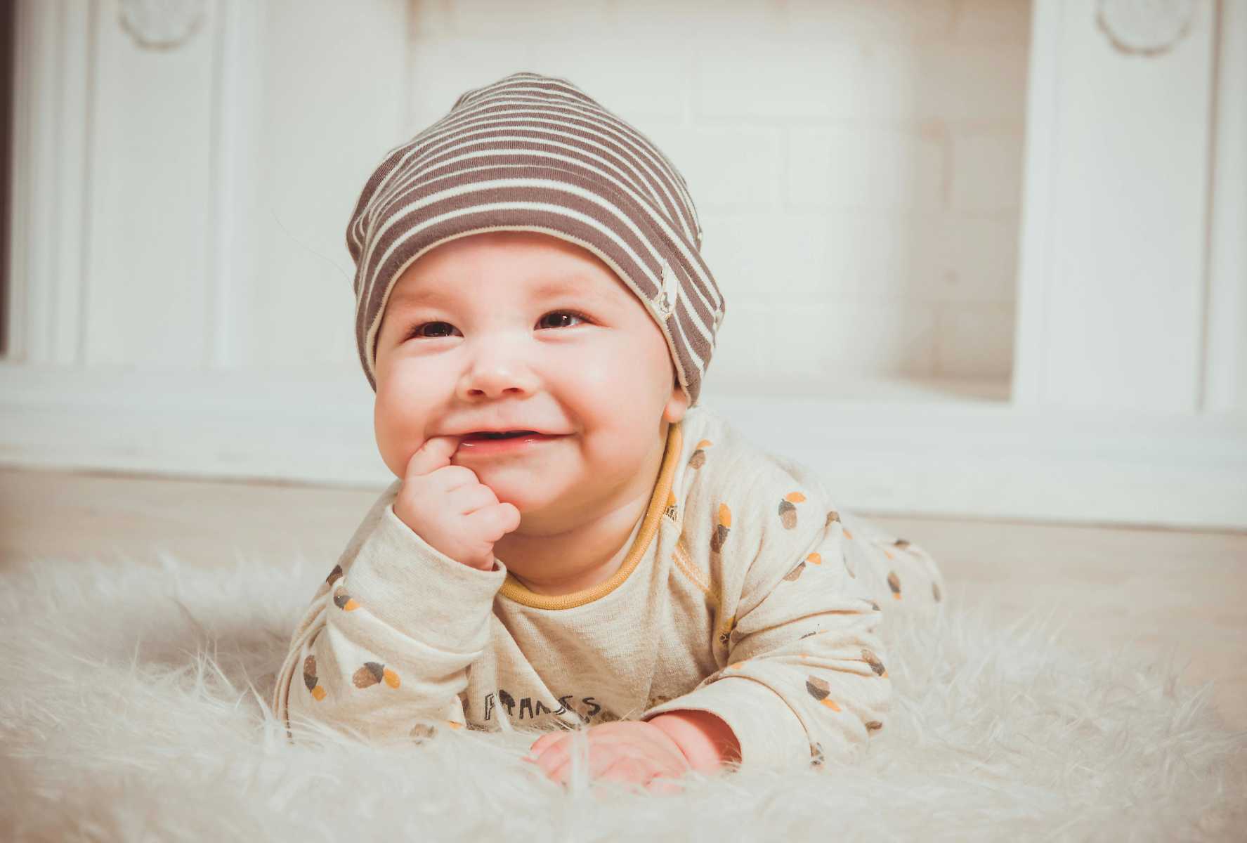 Prvé mesiace s istotou: Vývin, stimulácia a jemná motorika bábätka