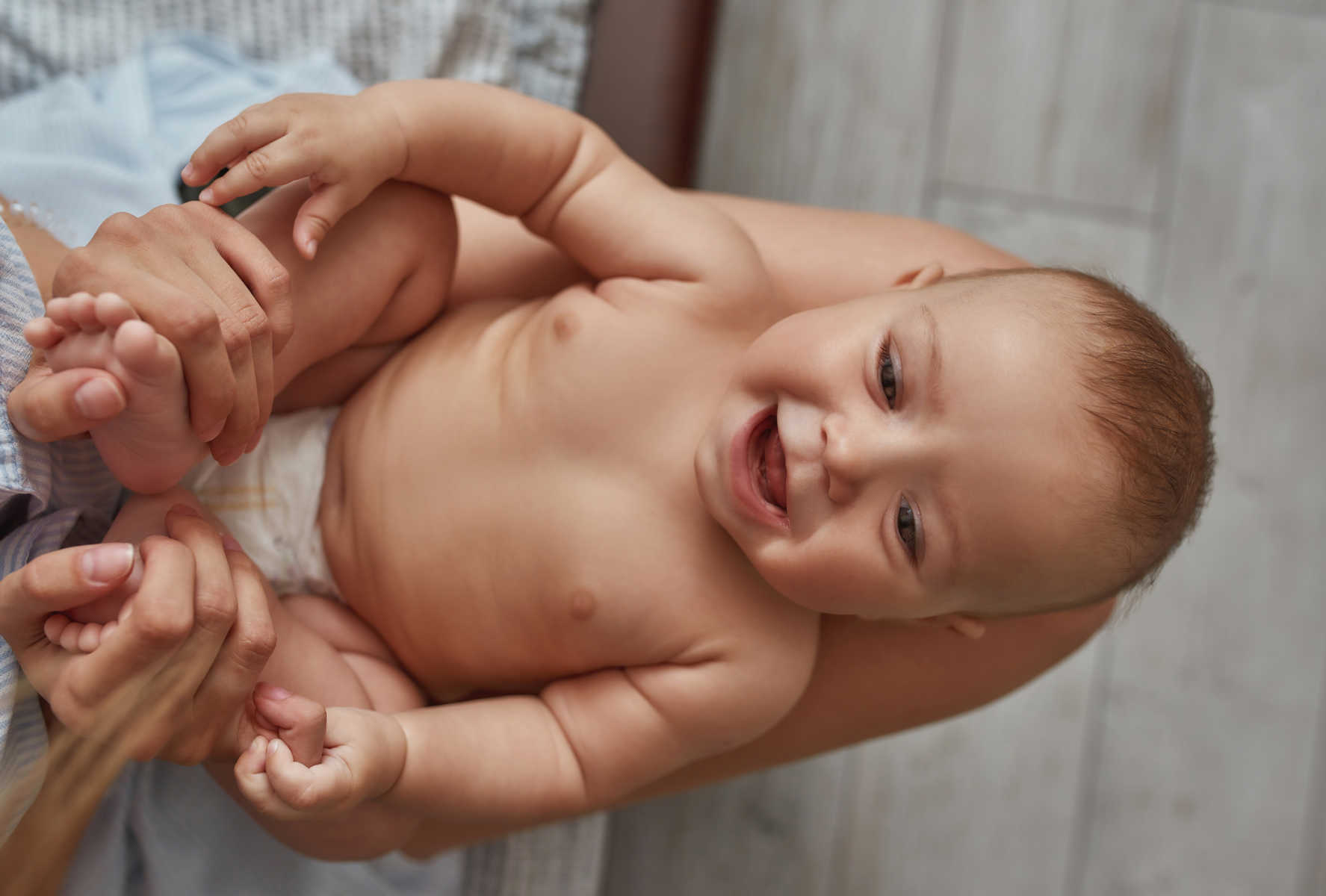 Správny vývoj hrubej motoriky – poloha na chrbte