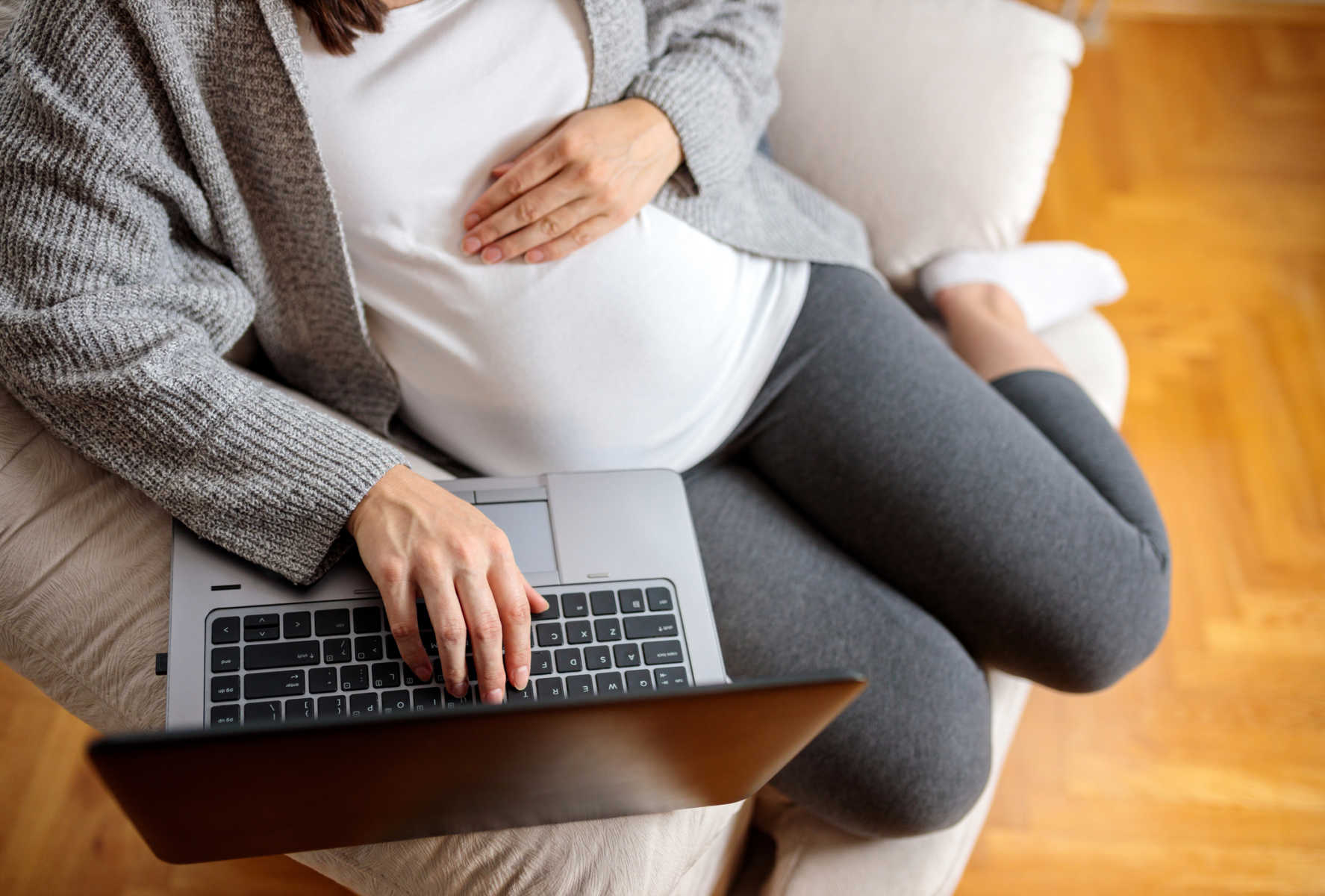 Všetko o dávkach a povinnostiach pred a po narodení dieťatka